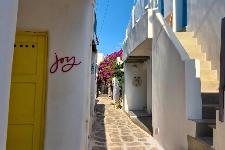 ruelle village grec Cyclades balade team building incentive